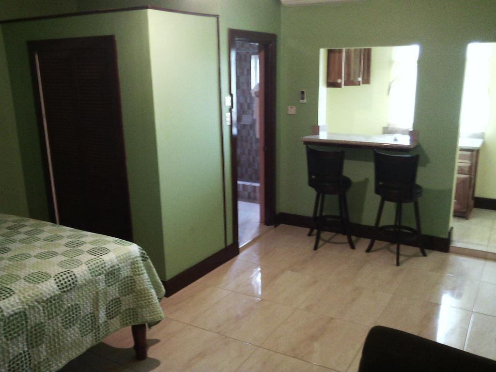 Hotel Tropik Leadonna Montego Bay Room photo