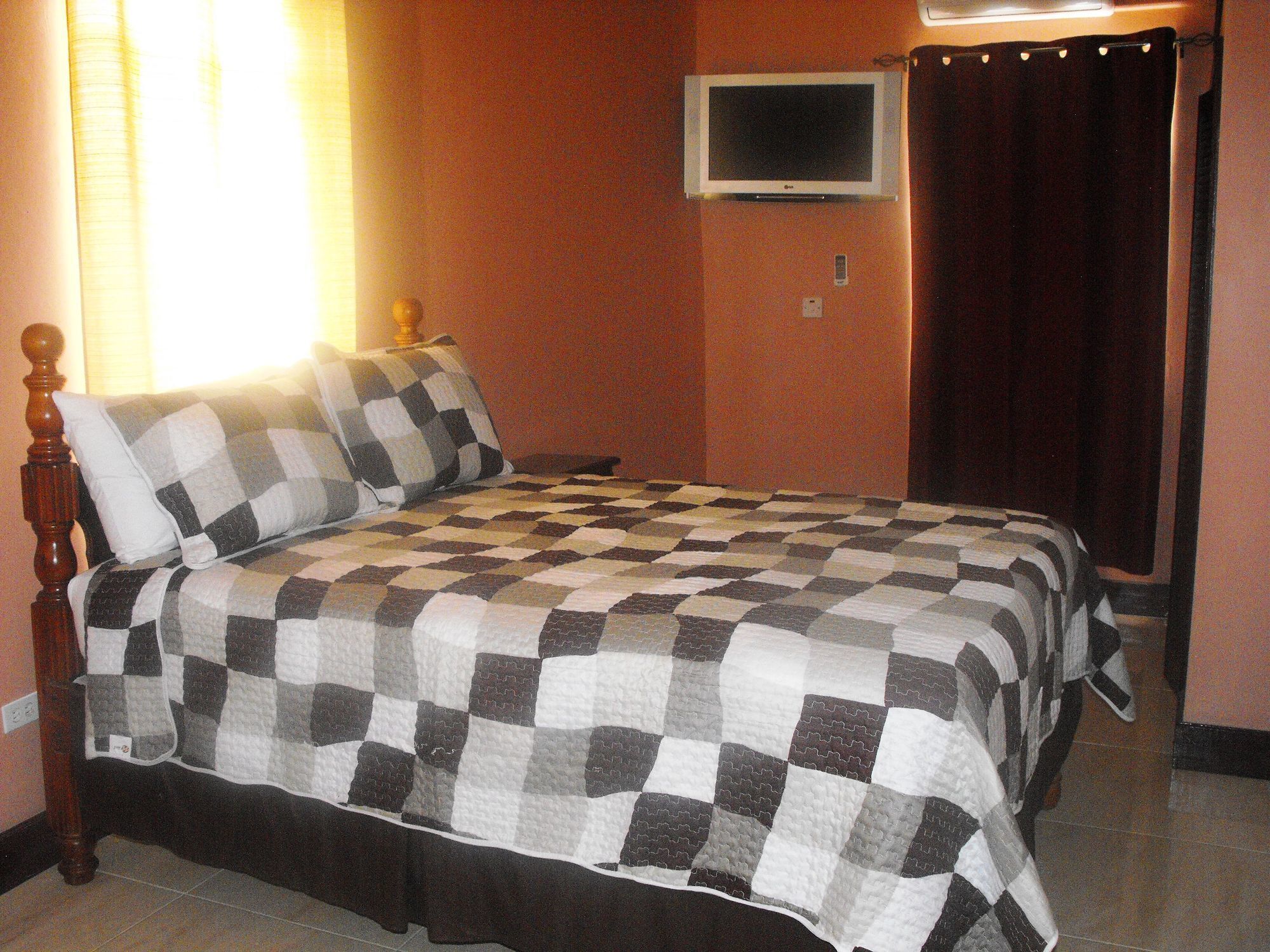 Hotel Tropik Leadonna Montego Bay Exterior photo