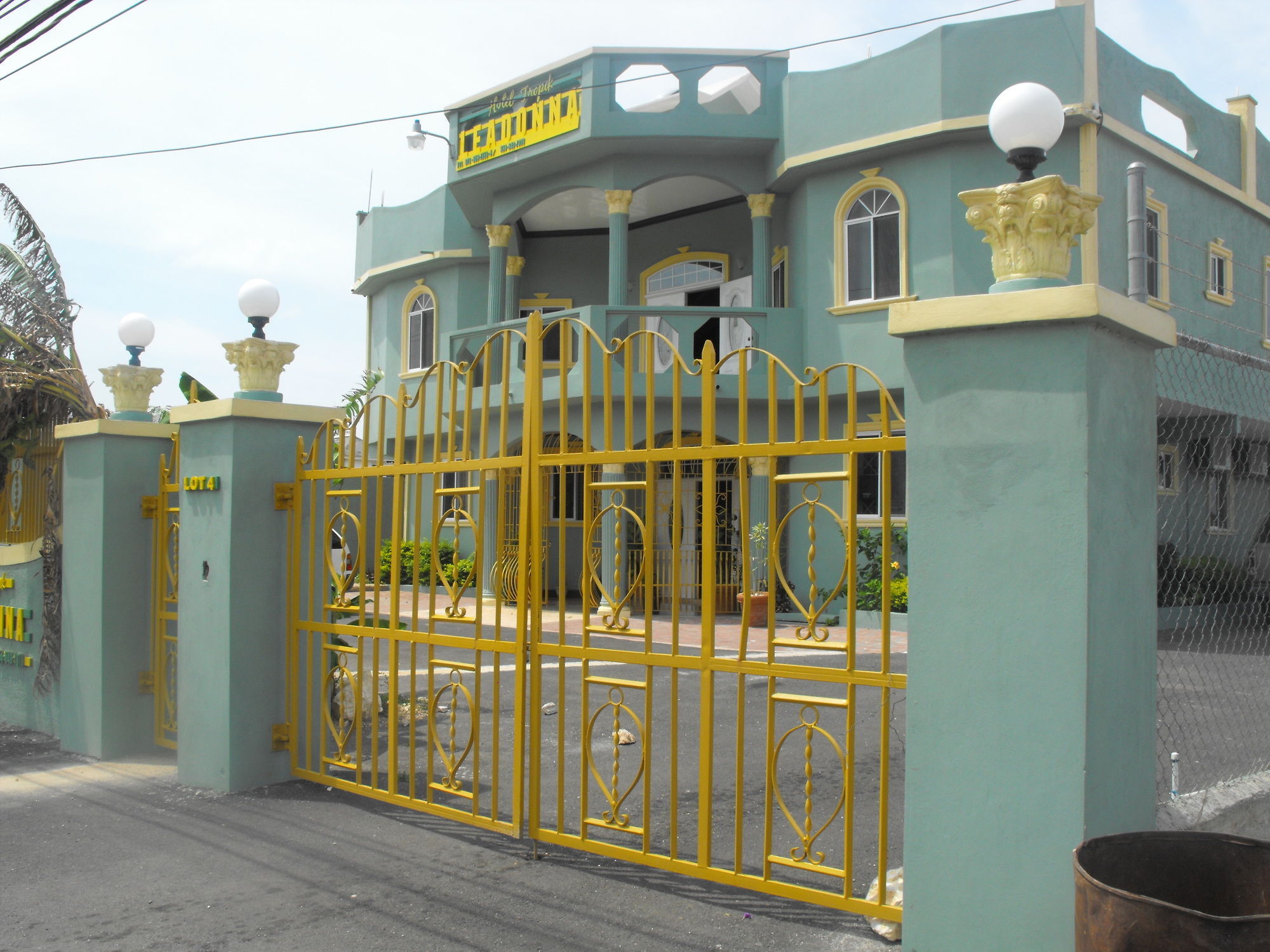 Hotel Tropik Leadonna Montego Bay Exterior photo